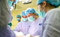 Cắt bán phần lưỡi, tạo hình vi phẫu cứu người bệnh ung thư