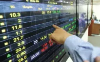 VN-Index giảm gần 11 điểm