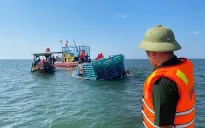 Cứu thành công 7 ngư dân trên tàu cá bị sóng lớn đánh chìm ở Hà Tĩnh