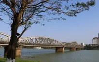 Từ 1/6, cầu Trường Tiền thi công xuyên đêm, người dân phải đổi lộ trình
