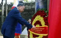 Tổng Bí thư, Chủ tịch nước Tô Lâm dâng hoa tại Tượng đài Chủ tịch Hồ Chí Minh ở Philippines