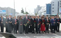 Phó Thủ tướng Thường trực Phạm Gia Túc dâng hoa tại tượng đài Chủ tịch Hồ Chí Minh ở Saint Petersburg, LB Nga
