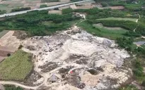 Người dân sống cạnh bãi rác thấp thỏm vì mùi hôi và nước rỉ rác mùa mưa