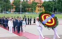 Thủ tướng Thái Lan vào Lăng viếng Chủ tịch Hồ Chí Minh