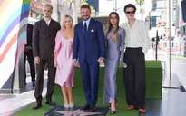 Brooklyn vắng mặt, Tom Cruise xuất hiện trong ngày David Beckham nhận ngôi sao trên Đại lộ Danh vọng