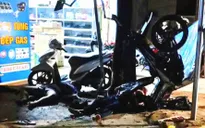 Xe máy lao vào gốc cây ở Đắk Lắk, 2 thanh niên thương vong