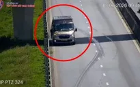 Dừng xe trên cao tốc cho hành khách xuống vệ sinh, tài xế bị phạt và trừ điểm GPLX