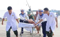 Đặc khu Trường Sa cấp cứu ngư dân bị đứt lìa cẳng chân