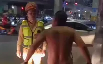 Vi phạm nồng độ cồn gấp đôi mức kịch khung, người đàn ông còn chặn xe CSGT gây náo loạn