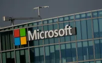 Microsoft tìm lối đi riêng trong cuộc đua AI