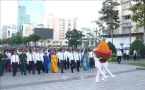 TP Hồ Chí Minh: Dâng hoa tưởng nhớ Chủ tịch Hồ Chí Minh nhân kỷ niệm 50 năm Thành phố mang tên Bác
