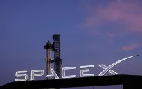 SpaceX được cho là đang thử nghiệm thiết bị AI giống điện thoại