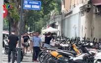Nhiều điểm trông giữ xe ở Hà Nội lấn chiếm vỉa hè, sử dụng sai diện tích được cấp phép