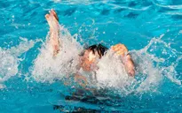 Cảnh báo đuối nước tại bể bơi: Cần sơ cứu đúng cách và giám sát chặt trẻ em
