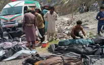 Xe buýt lao xuống vực ở Pakistan, ít nhất 40 người thiệt mạng