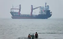 Lưu lượng tàu qua eo biển Hormuz vẫn thấp