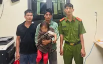 Công an kịp thời giúp người đàn ông về quê, tìm người thân cho bé gái đi lạc