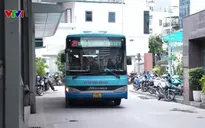Hà Nội hỗ trợ người cao tuổi đổi thẻ vé điện tử, có thể dùng căn cước gắn chip đi xe buýt
