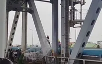 Hà Nội: Giăng lưới kịp thời cứu thanh niên nhảy cầu Thăng Long