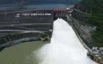 11 giờ ngày 11/7, hồ thủy điện Hòa Bình mở 1 cửa xả đáy