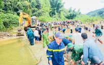 Lai Châu: Xuyên đêm tìm kiếm nạn nhân bị lũ cuốn trôi