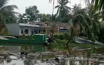 Lốc xoáy làm sập nhà, cuốn bay mái chợ ở Cần Thơ