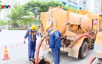 Hà Nội nạo vét cống ngầm nhằm tăng khả năng thoát nước mùa mưa