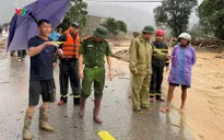 Lũ dữ chia cắt nhiều khu vực ở Lai Châu, Công an giải cứu 18 người mắc kẹt
