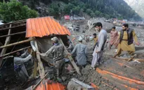 Afghanistan tìm kiếm người còn sống sau lũ quét