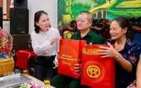 Những sổ tiết kiệm tình nghĩa trao tận tay người có công tại phường Dương Nội (Hà Nội)