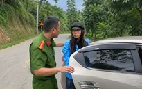 Đội tóc giả, đeo kính đen trốn truy bắt, đối tượng tàng trữ ma túy vẫn sa lưới