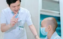 Phát hiện u nguyên bào võng mạc nguy hiểm từ đốm trắng trong mắt