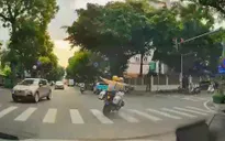 CSGT Hà Nội mở đường hỗ trợ hai trường hợp cấp cứu an toàn