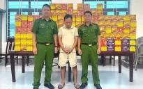 Dùng xe container chở hoa quả, giấu 252 kg pháo để đưa về Nghệ An tiêu thụ