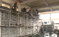 Tăng ca, đẩy nhanh tiến độ xây trường nội trú liên cấp để kịp khai giảng