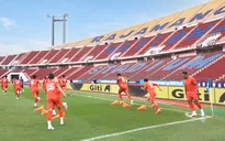 ĐT Việt Nam tập trên SVĐ Quốc gia Rajamangala, chuẩn bị cho trận chung kết lượt đi với chủ nhà Thái Lan
