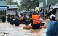 Trắng đêm di dời người dân khỏi khu vực ngập úng, sạt lở tại Lạng Sơn