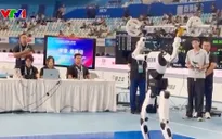 Robot hình người vô địch cử tạ