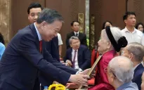 Tổng Bí thư, Chủ tịch nước Tô Lâm dự Lễ trao tặng Huy hiệu Đảng tại Đảng bộ thành phố Hà Nội