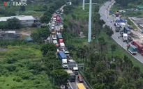 TP Hồ Chí Minh: Cửa ngõ phía Đông ùn tắc kéo dài trong ngày đầu nghỉ lễ
