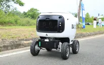 Hà Nội trao quyết định cho phép thử nghiệm có kiểm soát xe tự hành và đất hiếm