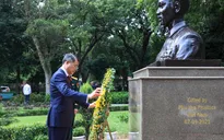 Thủ tướng Lê Minh Hưng dâng hoa tưởng niệm Chủ tịch Hồ Chí Minh tại New Delhi