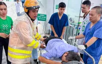 CSGT Hà Nội dẫn đường trong mưa lớn, đưa người bất tỉnh đi cấp cứu