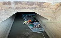 Giải cứu thành công 2 người mắc kẹt trong cống thoát nước ở Hà Nội