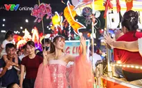 “Biển người” chiêm ngưỡng những mô hình đèn Trung thu khổng lồ tại Lễ hội Thành Tuyên