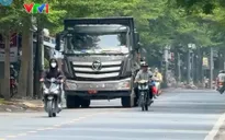 Xe tải trọng lớn ngang nhiên đi vào đường cấm