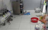 Khởi tố người phụ nữ sản xuất, buôn bán bột canh giả nhãn hiệu