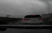 Tạm giữ hình sự tài xế Lexus có dấu hiệu gây rối trật tự công cộng trên cao tốc