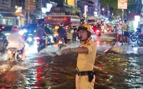 Nóng trên mạng tuần qua: Mưa ngập, bóng đá và "Con ghét bố mẹ"