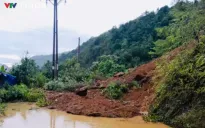 Mưa lớn dồn dập, nguy cơ lũ quét, sạt lở tại nhiều tỉnh miền Trung